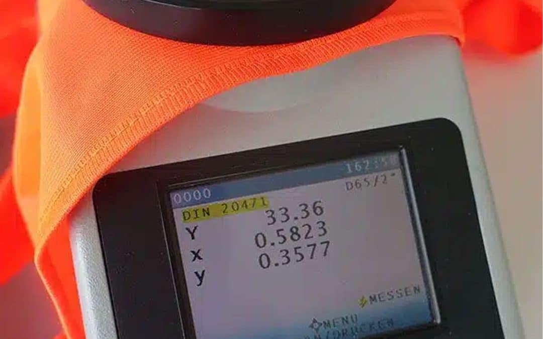 DIN EN ISO 20471に準拠した高視認性安全服の色測定