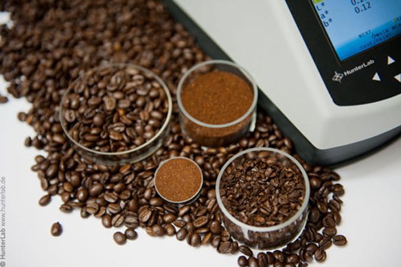 コーヒーのカラープロファイルを定義する – スペクトルカラー測定器の助けを借りて